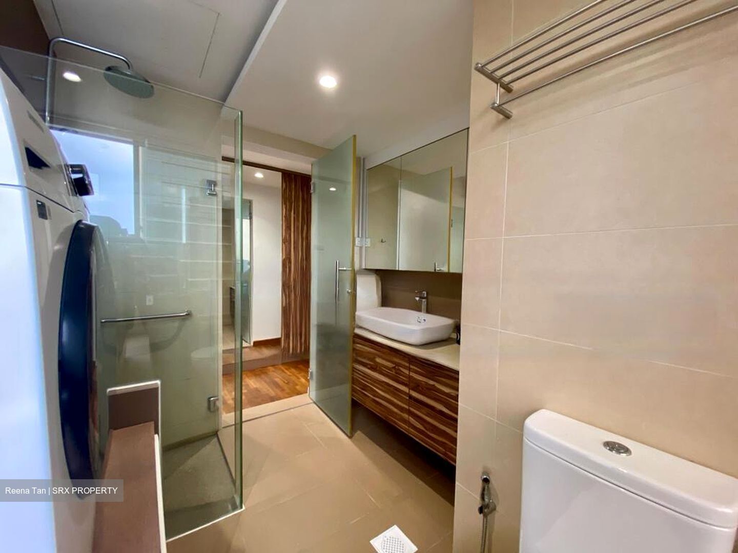 International Plaza (D2), Apartment #587747471